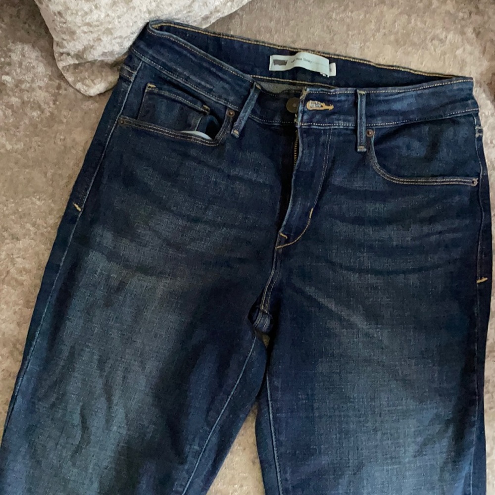 Levi’s Mid Rise Skinny Jean size 8